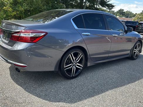 Used 2017 Honda Accord Sport image 5