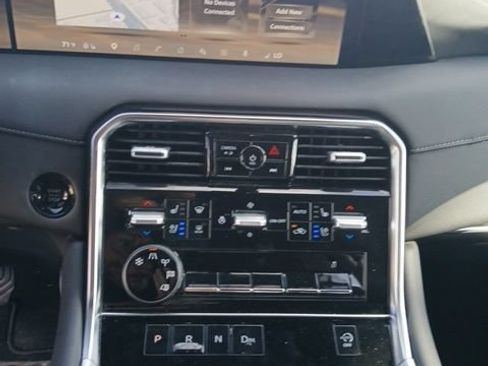 Used 2025 Nissan Armada Platinum w/ Convenience Package RWD image 20
