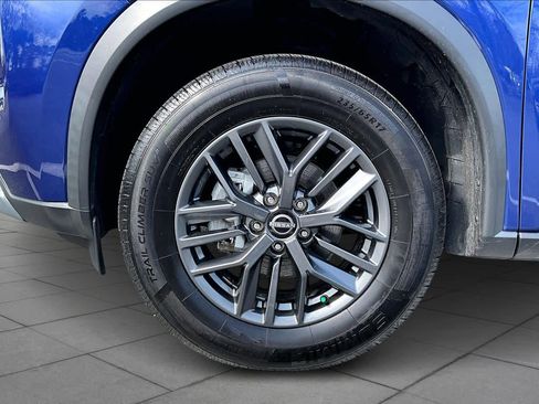 Used 2023 Nissan Rogue S image 10