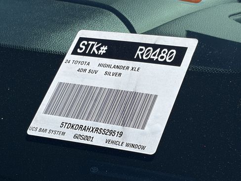 Certified 2024 Toyota Highlander XLE FWD image 32
