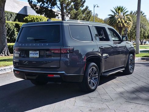 Used 2024 Jeep Wagoneer Series II w/ Flexible Seating Group RWD image 5