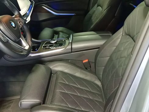 Used 2024 BMW X7 xDrive40i w/ Premium Package image 9