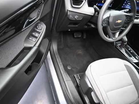 Used 2025 Chevrolet TrailBlazer LT FWD image 11