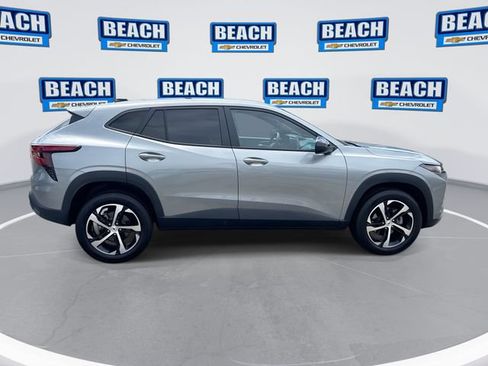 Used 2024 Chevrolet Trax RS w/ Driver Confidence Package FWD image 9