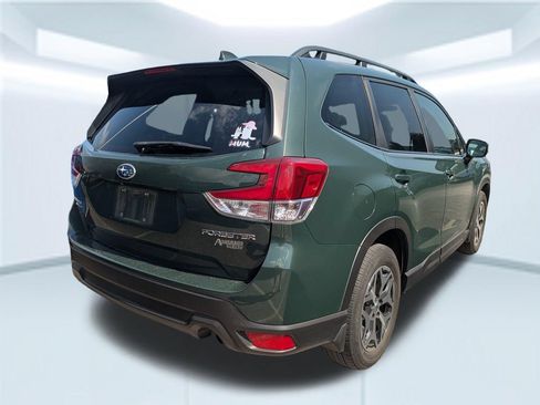 Used 2023 Subaru Forester Premium AWD/4WD image 2