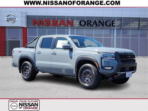 New 2025 Nissan Frontier PRO-4X w/ Pro Convenience Package image 1