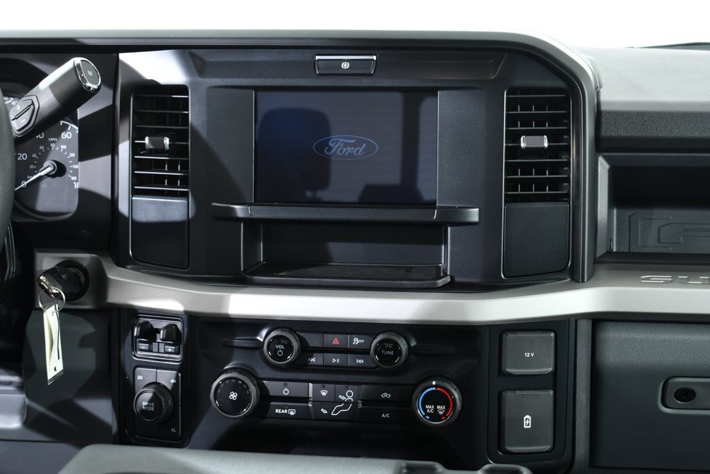 New 2027 Ford F550 4x4 Crew Cab image 9