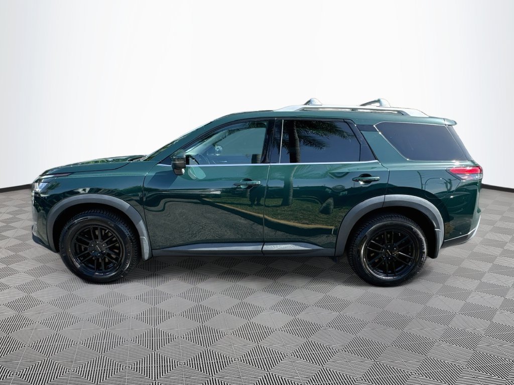 Used 2024 Nissan Pathfinder SL w/ Black Appearance Package AWD/4WD image 9