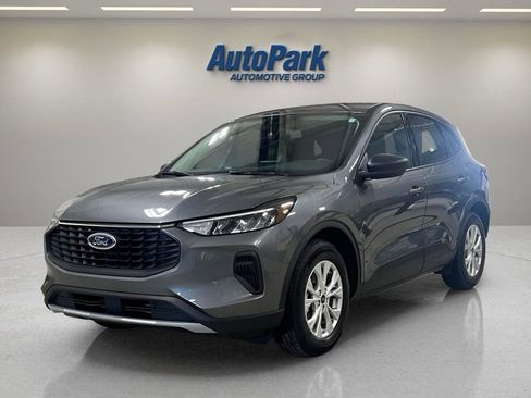 Used 2025 Ford Escape Active w/ Cold Weather Package FWD image 3