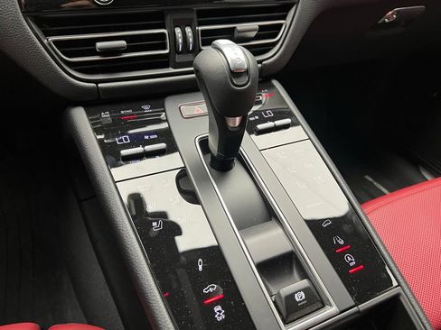 Certified 2025 Porsche Macan S AWD/4WD image 11