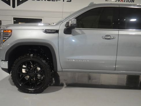 Used 2025 GMC Sierra 1500 SLT image 5