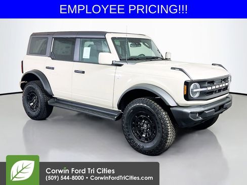 New 2026 Ford Bronco Outer Banks AWD/4WD image 1