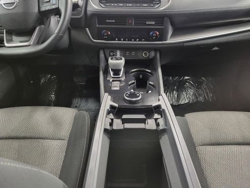 Used 2025 Nissan Rogue SV image 18