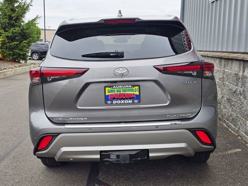 New 2026 Toyota Highlander Platinum AWD/4WD image 4