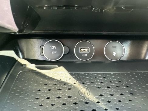 Used 2022 Genesis G70 2.0T w/ Prestige Package RWD image 36