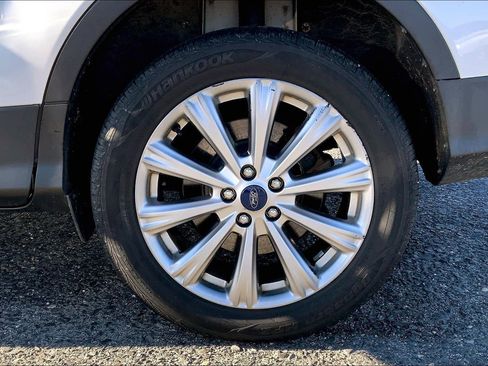 Used 2017 Ford Escape Titanium image 10