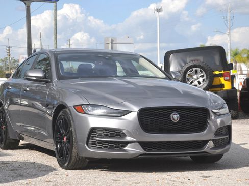 Used 2020 Jaguar XE S image 8