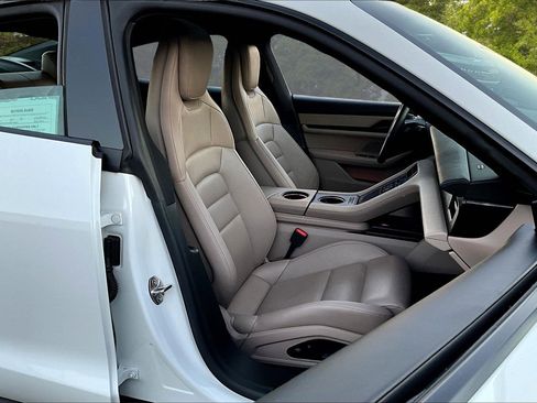 Used 2022 Porsche Taycan image 31