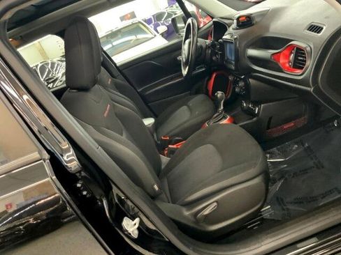 Used 2019 Jeep Renegade Trailhawk image 15