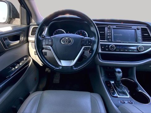 Used 2018 Toyota Highlander Limited FWD image 4