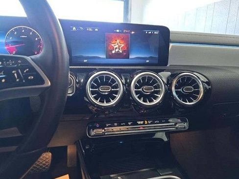 Used 2025 Mercedes-Benz CLA 250 image 4