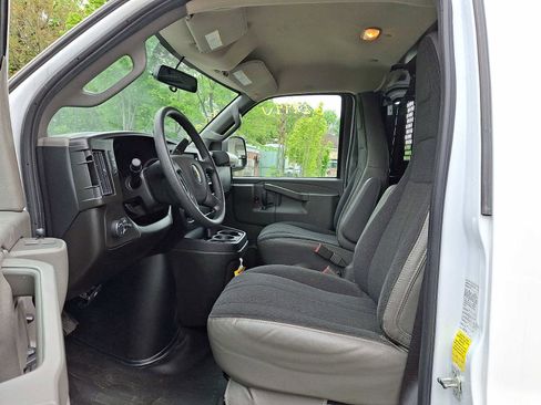 Used 2024 Chevrolet Express 2500 w/ Driver Convenience Package RWD image 14