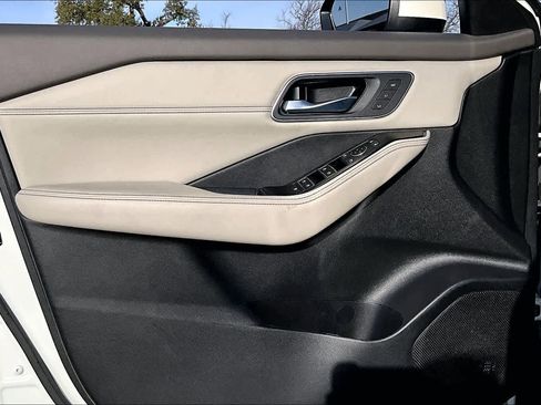 Used 2021 Nissan Rogue SL image 19