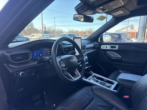 Used 2022 Ford Explorer Platinum w/ Equipment Group 601A image 9