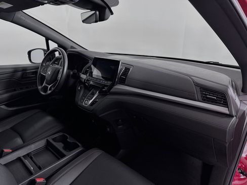 Certified 2023 Honda Odyssey Sport image 30