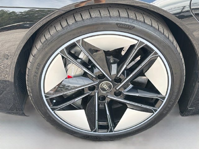 Used 2024 Audi RS e-tron GT w/ Ceramic Brake Package AWD/4WD image 41