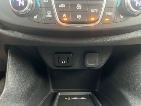 Used 2023 Chevrolet Traverse LT image 20