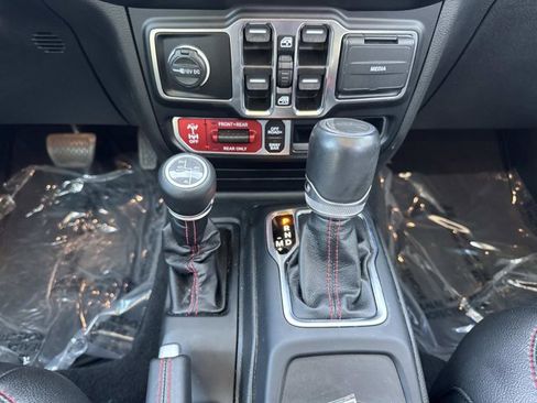 Used 2023 Jeep Gladiator Rubicon w/ LED Lighting Group image 32