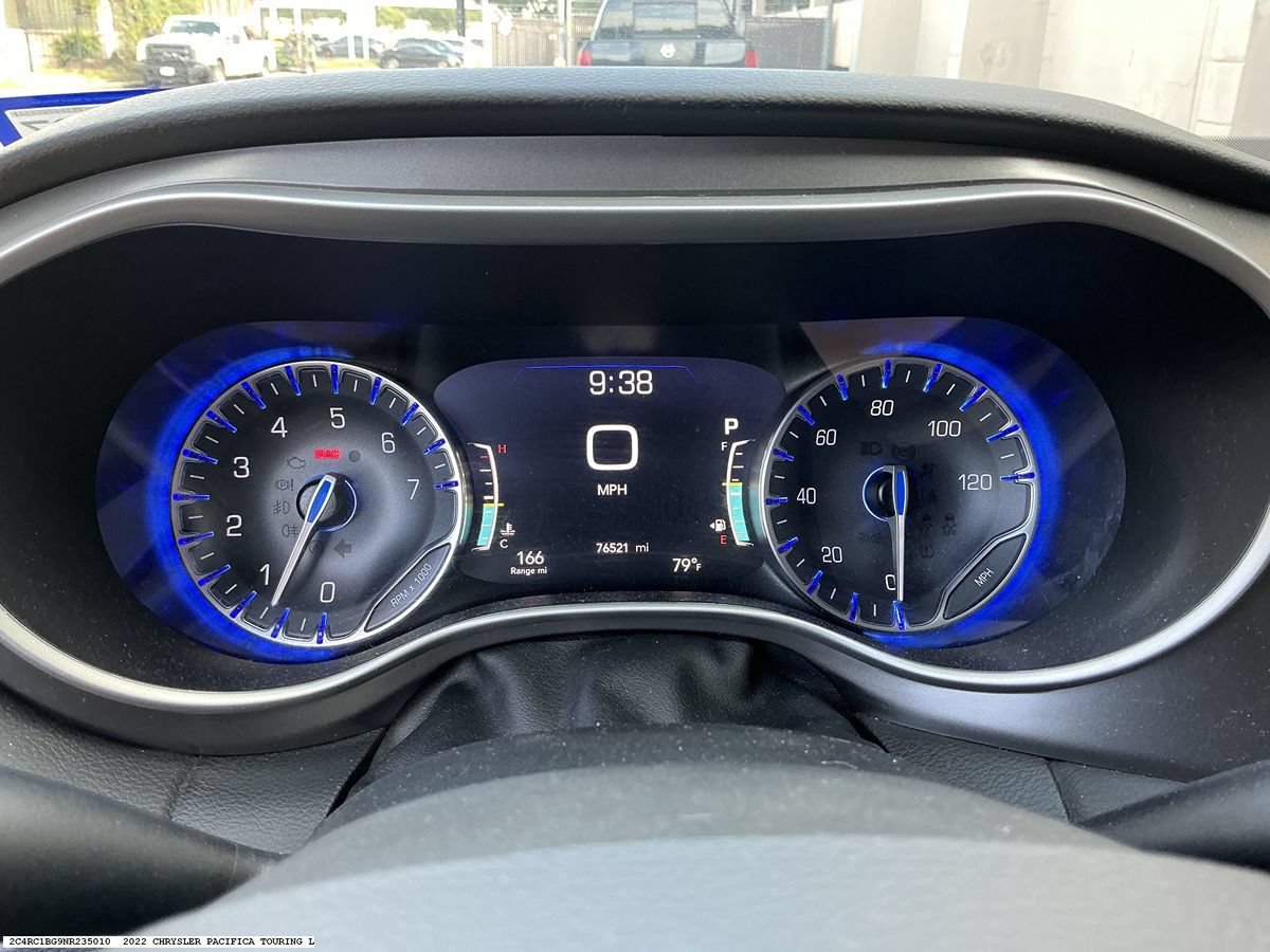 Used 2022 Chrysler Pacifica Touring-L FWD image 12