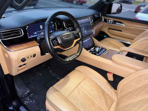 Used 2023 Jeep Grand Wagoneer L Series III image 3