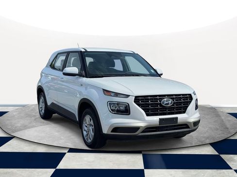 Used 2025 Hyundai Venue SE FWD image 1