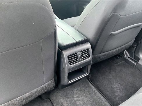 Used 2024 Nissan Rogue S image 10