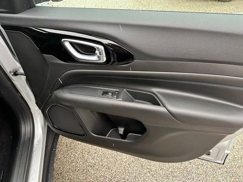 New 2026 Jeep Compass Latitude image 11