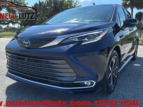 Used 2025 Toyota Sienna Platinum image 40