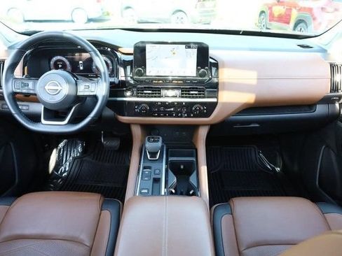 Certified 2025 Nissan Pathfinder Platinum FWD image 28