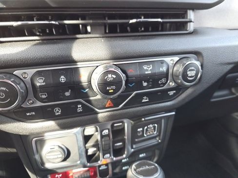 Used 2024 Jeep Gladiator Sport image 27