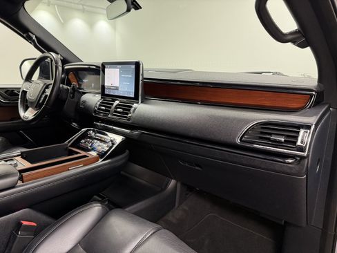 Used 2020 Lincoln Navigator 2WD image 26