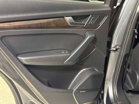 Used 2018 Audi Q5 2.0T Premium Plus w/ Premium Plus Package AWD/4WD image 11