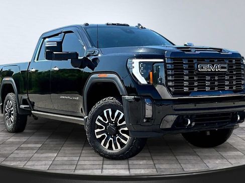 Used 2024 GMC Sierra 2500 Denali Ultimate AWD/4WD image 3