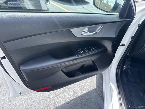 Used 2023 Kia Forte LXS w/ LXS Technology Package FWD image 15