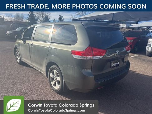Used 2011 Toyota Sienna image 5