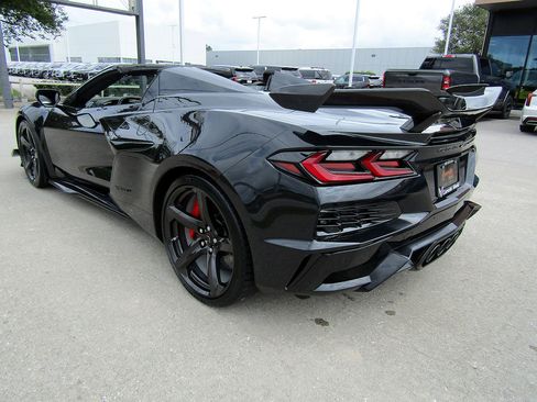 Used 2024 Chevrolet Corvette Z06 image 7