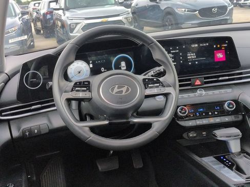 Used 2025 Hyundai Elantra SEL FWD image 23