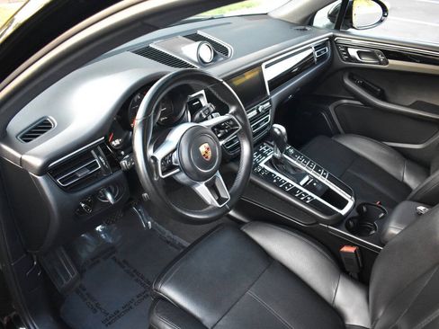 Used 2021 Porsche Macan AWD/4WD image 31