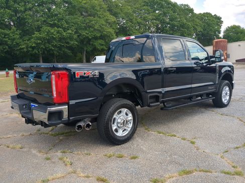 Certified 2025 Ford F250 XLT AWD/4WD image 3