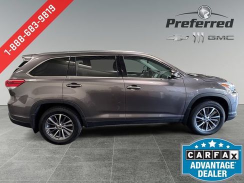 Used 2019 Toyota Highlander XLE AWD/4WD image 9